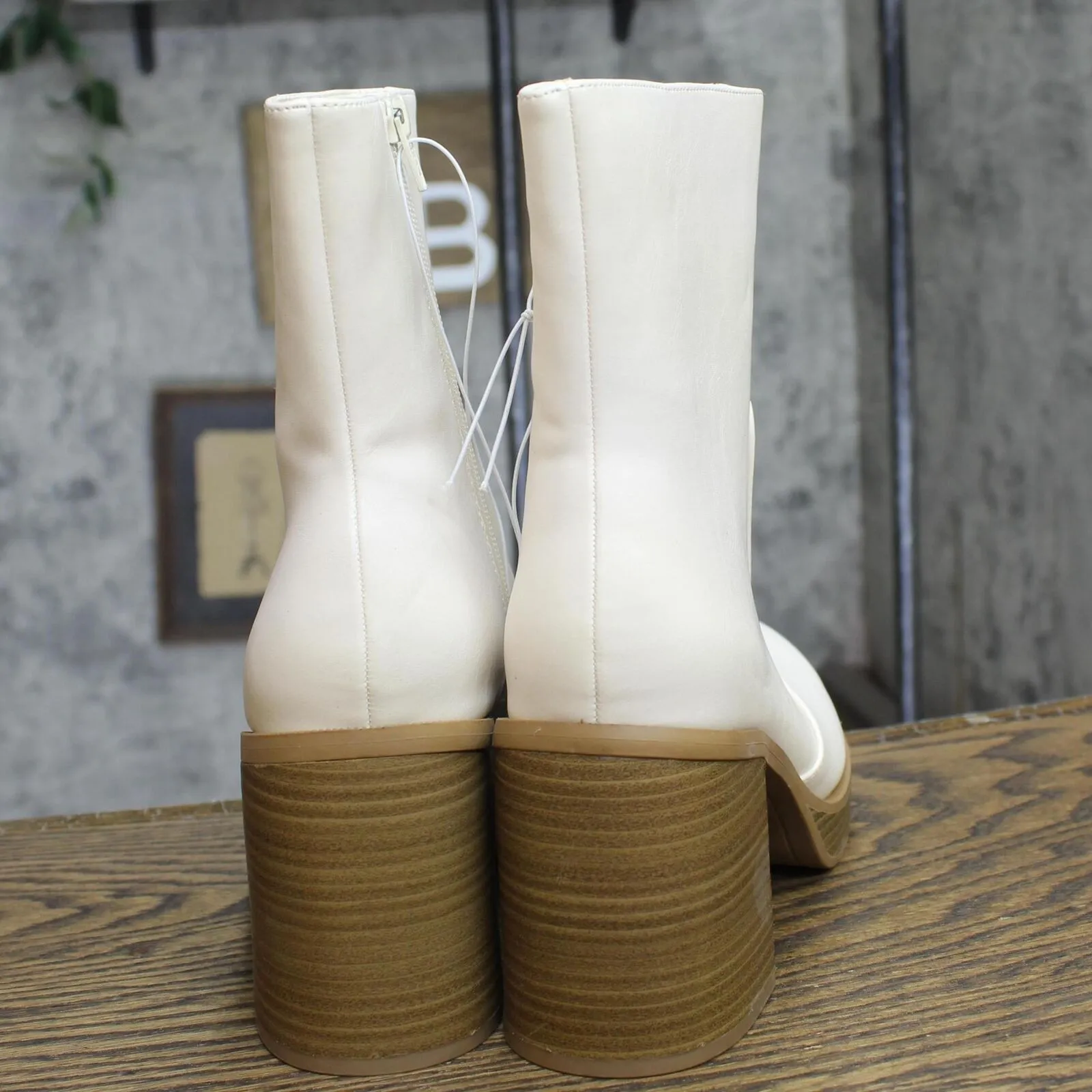 Universal Thread  Jenna Platform Boots with Memory Foam Insole Off White 10M